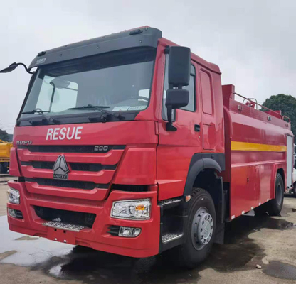 Camión de rociadura 10000L del agua de alta presión de la lucha contra el fuego de Sinotruk HOWO