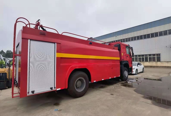 Camión de rociadura 10000L del agua de alta presión de la lucha contra el fuego de Sinotruk HOWO