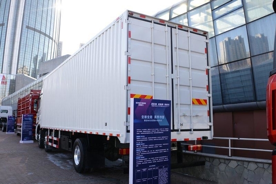 9,6 metros de Sinotruk HOWO del cargo de camión max 330HP 6X2 de la caja