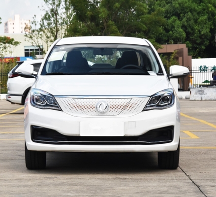 sedán AEOLUS E70 de los coches eléctricos de Dongfeng de la gama larga de 120kw 230NM