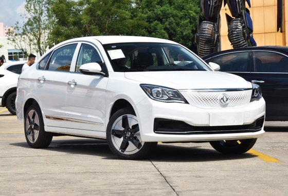sedán AEOLUS E70 de los coches eléctricos de Dongfeng de la gama larga de 120kw 230NM