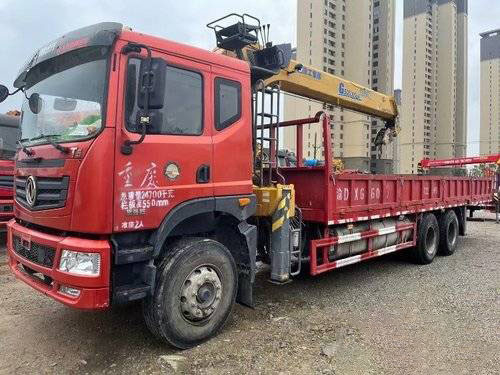 Yuchai Dongfeng Crane Used Heavy Duty Trucks RÁPIDAMENTE manual de 9 velocidades