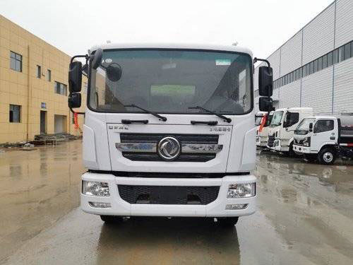 Dongfeng Duolika D9 utilizó el camión del tanque de agua