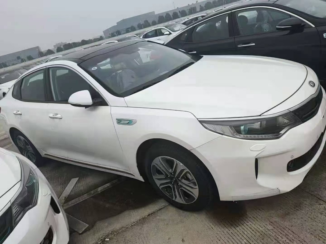 Velocidad híbrida de Kia K5 2.0L GLS 6 EN el coche de tamaño mediano usado sedán 115kw